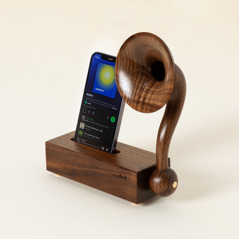 Natural wood speaker