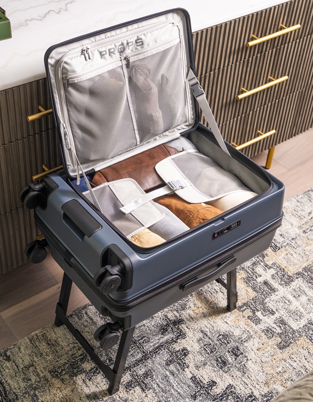 Props luggage